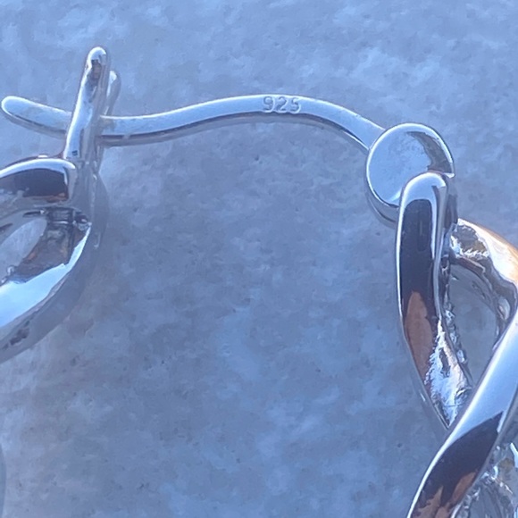 Danbury Mint .925 Sterling Silver Twist earrings w/ mocha & clear diamonds - Picture 3 of 16